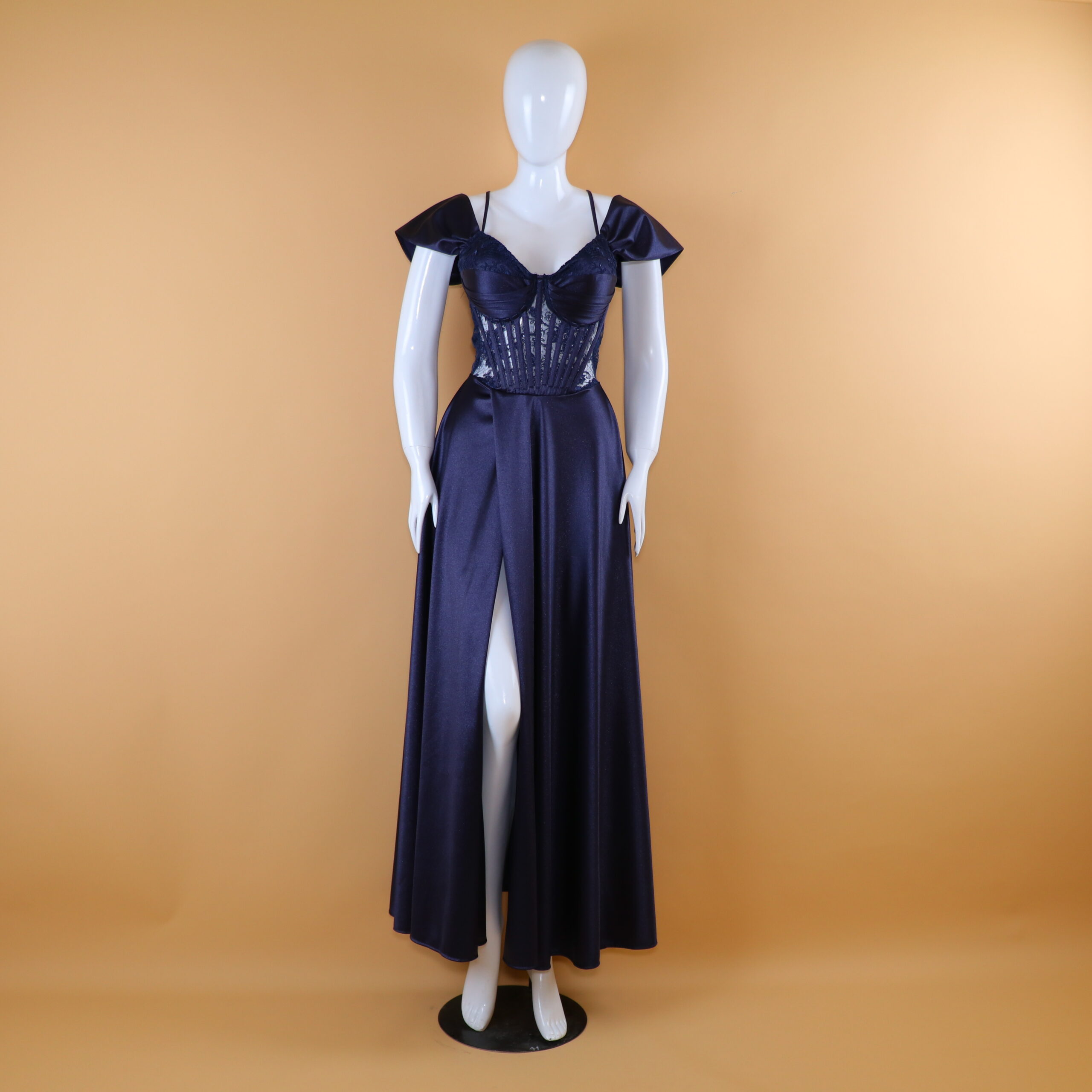 vestido tela saten cintura estilo varillas color azul noche - Jenna