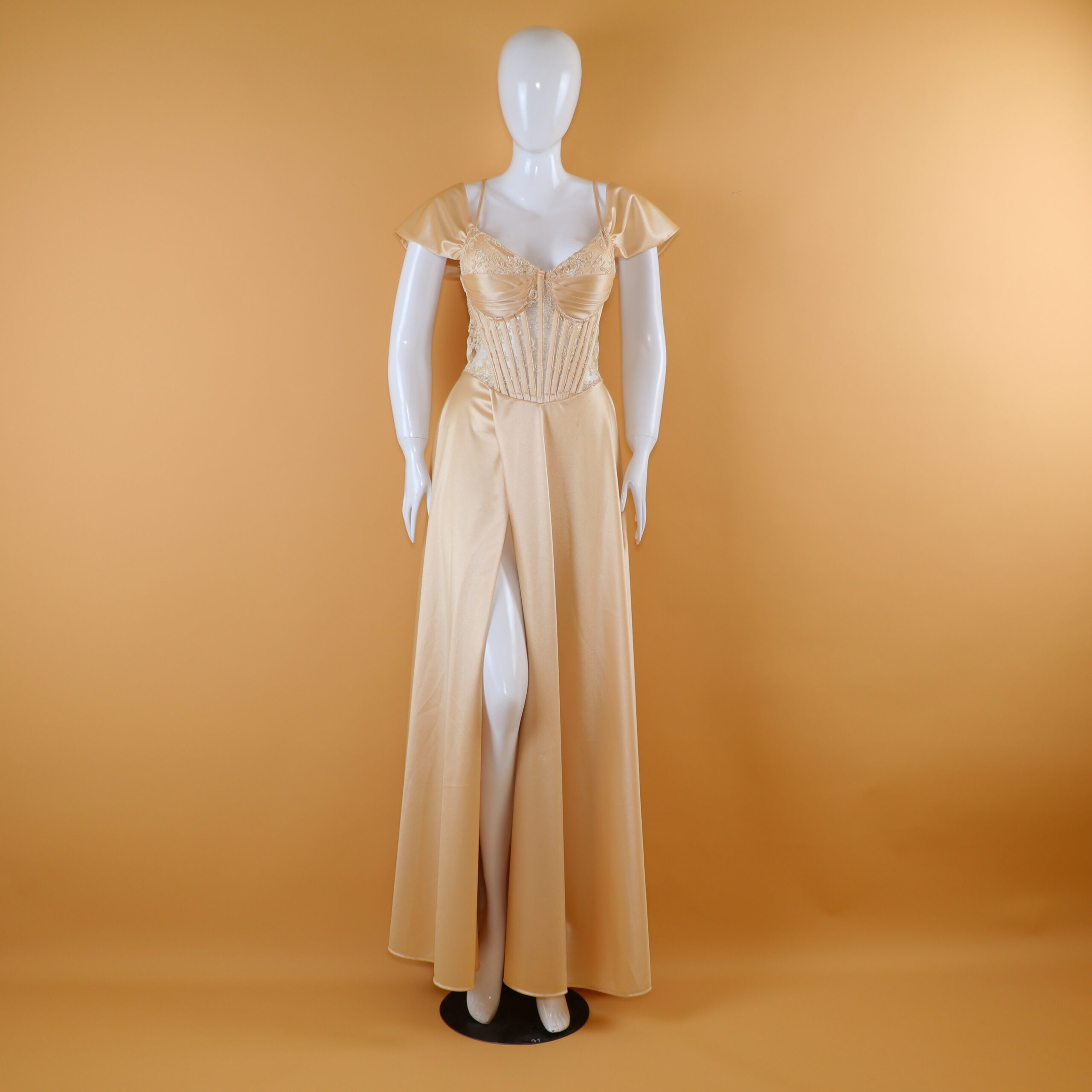 vestido tela saten cintura estilo varillas color nude - Jenna