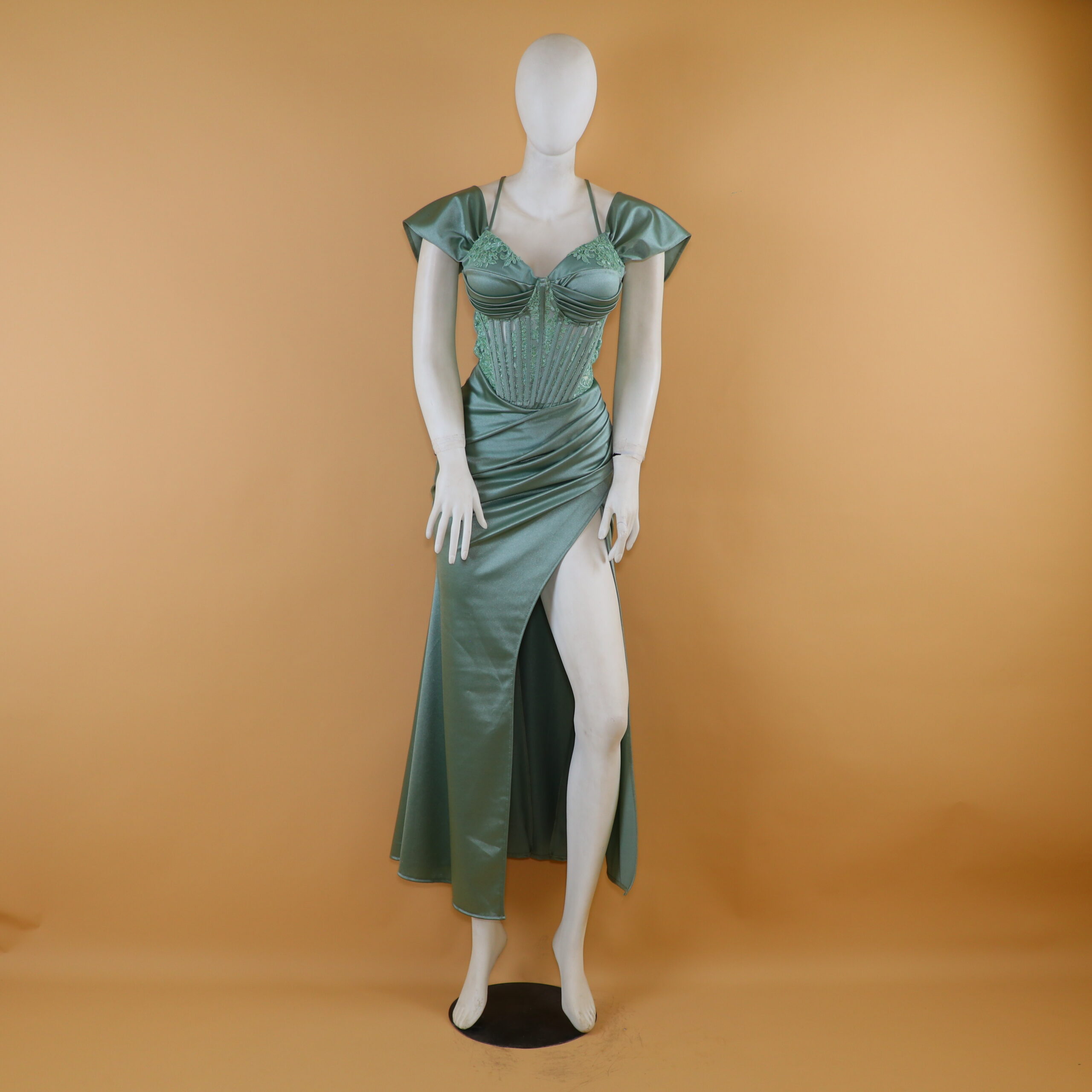 vestido tela saten cintura estilo varillas color verde olivo - Pamela