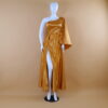 vestido tela versace con manga larga fluida en hombro izquierdo color dorado - Jazlin
